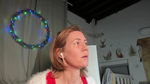 lola_belgium online show from 01/01/25, 02:42