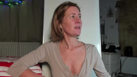 lola_belgium online show from 01/09/25, 06:26