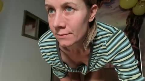 lola_belgium online show from 04/29/26, 04:33