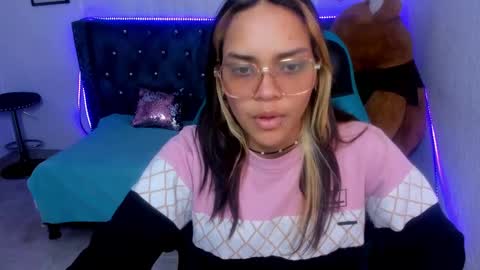 Lola online show from 09/17/25, 01:13