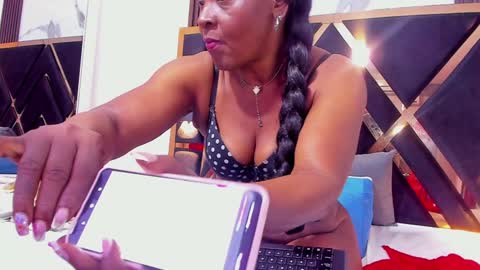 Lola online show from 01/04/25, 04:54