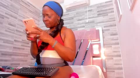Lola online show from 01/22/25, 05:28