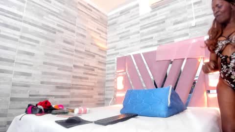 Lola online show from 01/24/25, 02:30