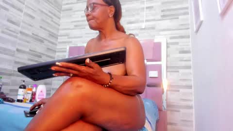 Lola online show from 03/01/25, 02:34