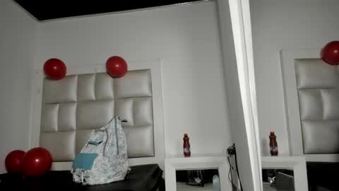 lola_js online show from 04/29/26, 11:58