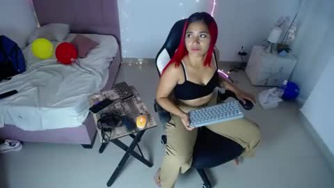 lola_lustrum online show from 07/05/26, 11:39