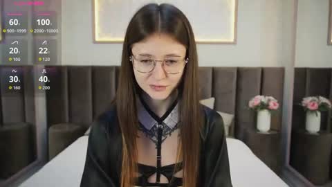 lola_meyer online show from 07/12/26, 12:07