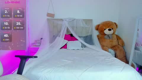 lola oberly online show from 03/11/25, 11:15