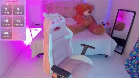 lola oberly online show from 09/08/25, 10:09