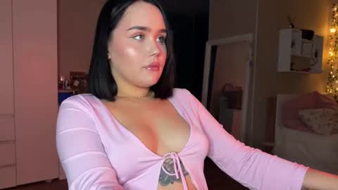 Snapshot of lola_razee chatting on 06/11/26, 12:19 lola_razee online show from 06/11/26, 12:19