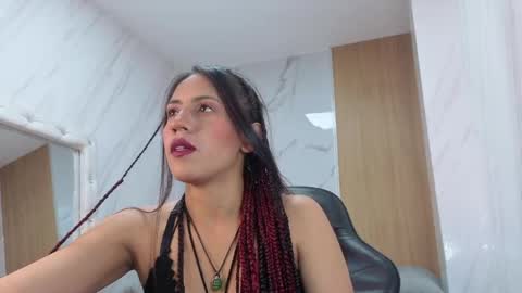 Snapshot of lola_roses_tf chatting on 04/18/26, 08:53 Lola online show from 04/18/26, 08:53