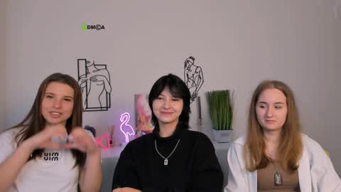 Lola online show from 09/23/25, 08:50