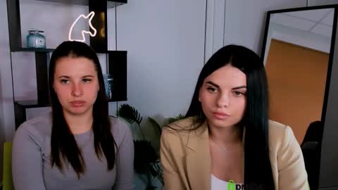 Lola online show from 09/24/25, 09:23