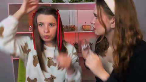 Lola online show from 10/24/25, 07:10