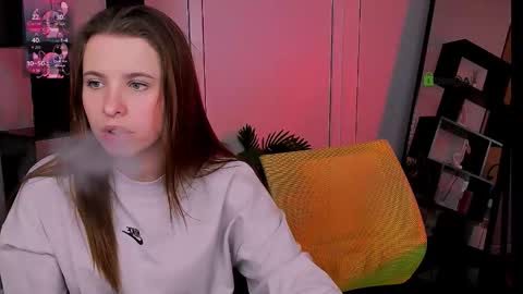 Lola online show from 10/25/25, 07:08