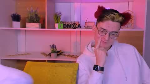 Lola online show from 11/03/25, 07:04