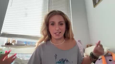 lolaa555 online show from 06/08/26, 01:28