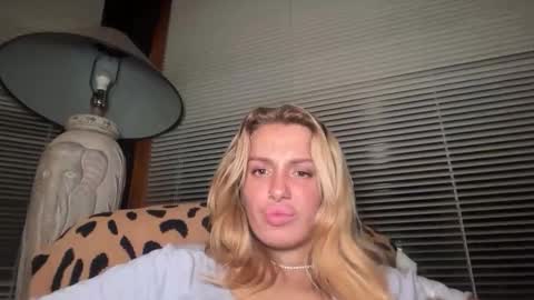 lolaa555 online show from 06/09/26, 05:52