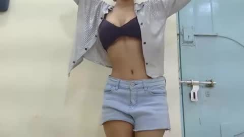 Snapshot of lolaa_darling chatting on 10/13/25, 05:29 lolaa online show from 10/13/25, 05:29