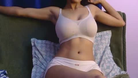 lolaa online show from 05/20/26, 01:17