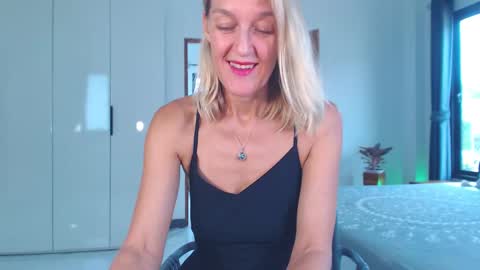 Snapshot of lolaaelita chatting on 01/09/26, 04:04 Lola online show from 01/09/26, 04:04