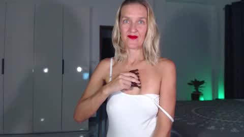 Snapshot of lolaaelita chatting on 02/02/26, 01:21 Lola online show from 02/02/26, 01:21
