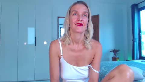 Snapshot of lolaaelita chatting on 02/03/26, 06:00 Lola online show from 02/03/26, 06:00