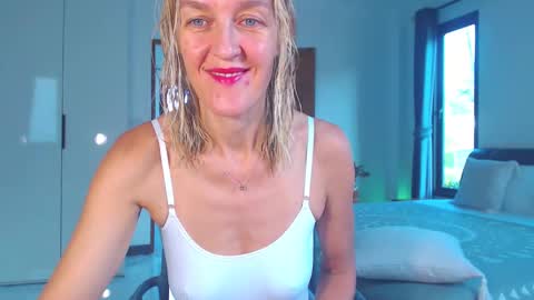 Snapshot of lolaaelita chatting on 02/15/26, 12:40 Lola online show from 02/15/26, 12:40