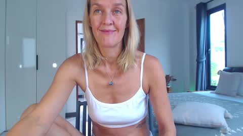 Snapshot of lolaaelita chatting on 02/17/26, 04:20 Lola online show from 02/17/26, 04:20