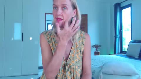 Snapshot of lolaaelita chatting on 02/26/26, 05:28 Lola online show from 02/26/26, 05:28