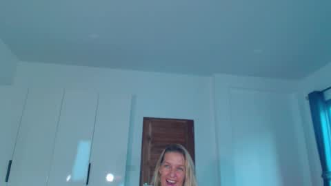 Snapshot of lolaaelita chatting on 03/08/26, 12:08 Lola online show from 03/08/26, 12:08
