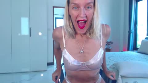 Snapshot of lolaaelita chatting on 03/19/26, 06:39 Lola online show from 03/19/26, 06:39