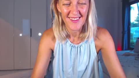 Snapshot of lolaaelita chatting on 04/23/26, 10:58 Lola online show from 04/23/26, 10:58