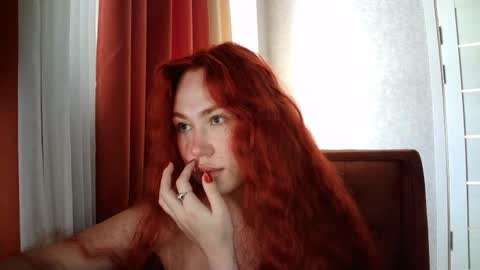 Snapshot of lolaamint_ chatting on 04/05/26, 08:11 LolaaMint online show from 04/05/26, 08:11