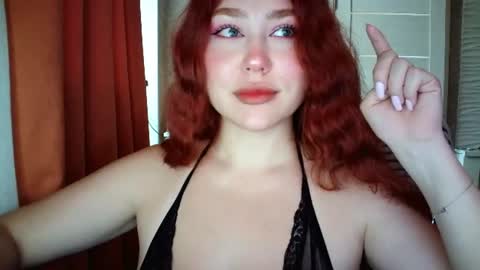 Snapshot of lolaamint_ chatting on 06/12/26, 10:25 LolaaMint online show from 06/12/26, 10:25