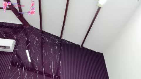 Snapshot of lolaangellx chatting on 11/25/25, 08:20 Lola Angel online show from 11/25/25, 08:20