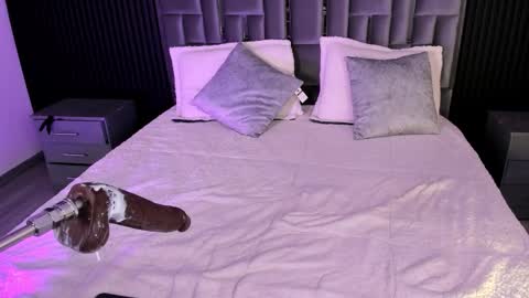 Snapshot of lolaangellx chatting on 11/30/25, 08:29 Lola Angel online show from 11/30/25, 08:29