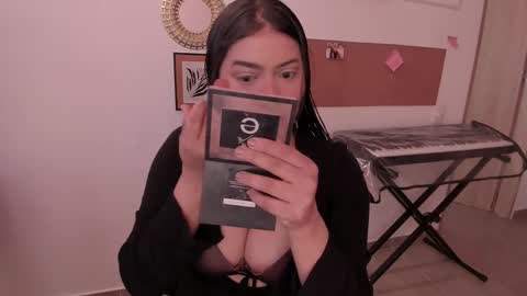 Snapshot of lolaasmith_21 chatting on 11/01/25, 09:06 lolaasmith_21 online show from 11/01/25, 09:06