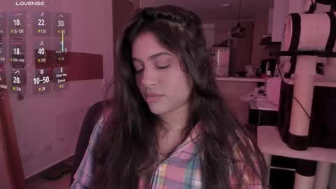 Snapshot of lolaasmith_21 chatting on 11/23/25, 12:38 lolaasmith_21 online show from 11/23/25, 12:38