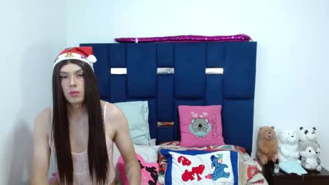 Snapshot of lolabloomx chatting on 12/22/25, 12:13 lolabloomx online show from 12/22/25, 12:13