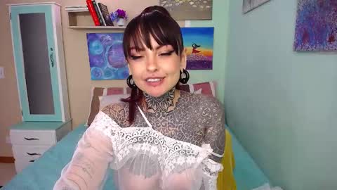 Lola online show from 12/31/24, 08:56