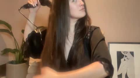 Snapshot of loladom chatting on 10/14/25, 05:25 Frt Pr1ncess online show from 10/14/25, 05:25