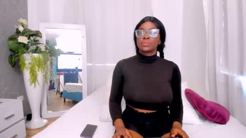 lola online show from 09/23/25, 12:52