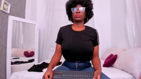 lola online show from 09/29/25, 12:43