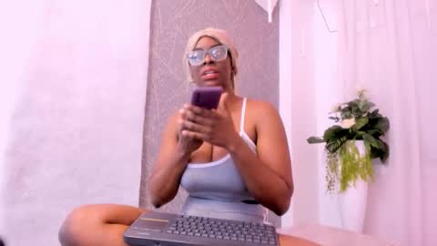 lola online show from 11/18/25, 12:53