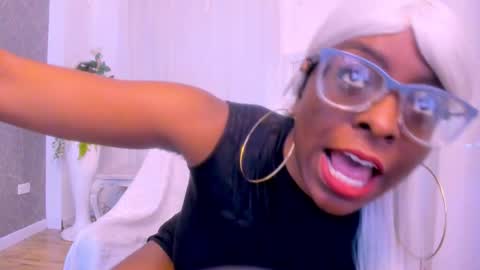 lola online show from 11/21/25, 08:18