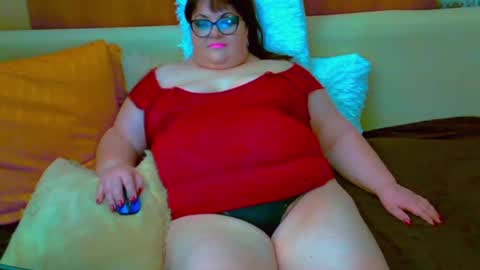 lolalove999 online show from 02/02/25, 04:32