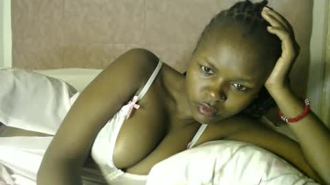 lolamia7 online show from 09/28/25, 07:25