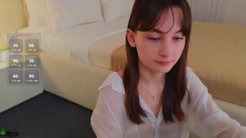 Snapshot of lolaprise chatting on 12/01/25, 01:32 Lola online show from 12/01/25, 01:32