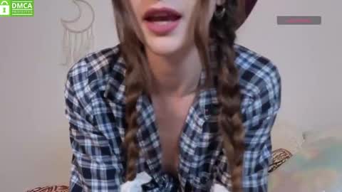 Lola 3 online show from 10/31/25, 12:33